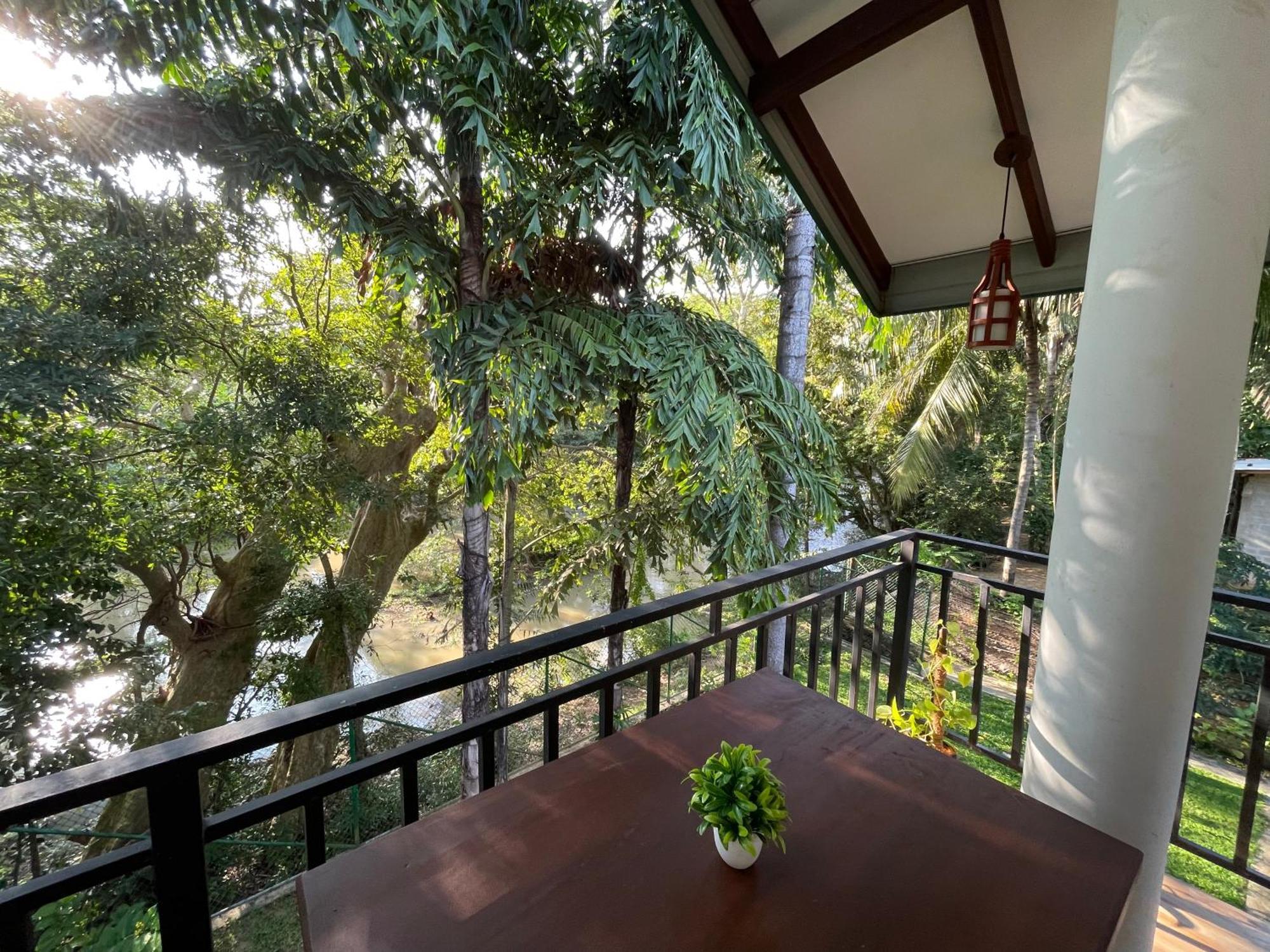 Yala Safari River View Hotel Tissamaharama Exteriör bild