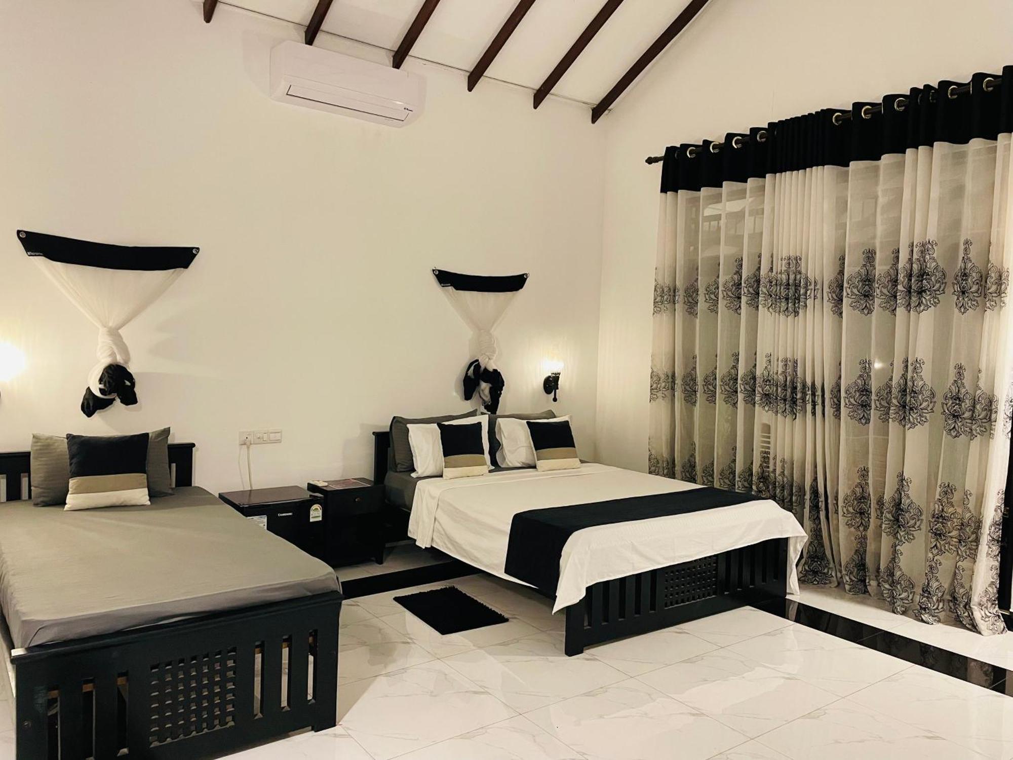 Yala Safari River View Hotel Tissamaharama Exteriör bild