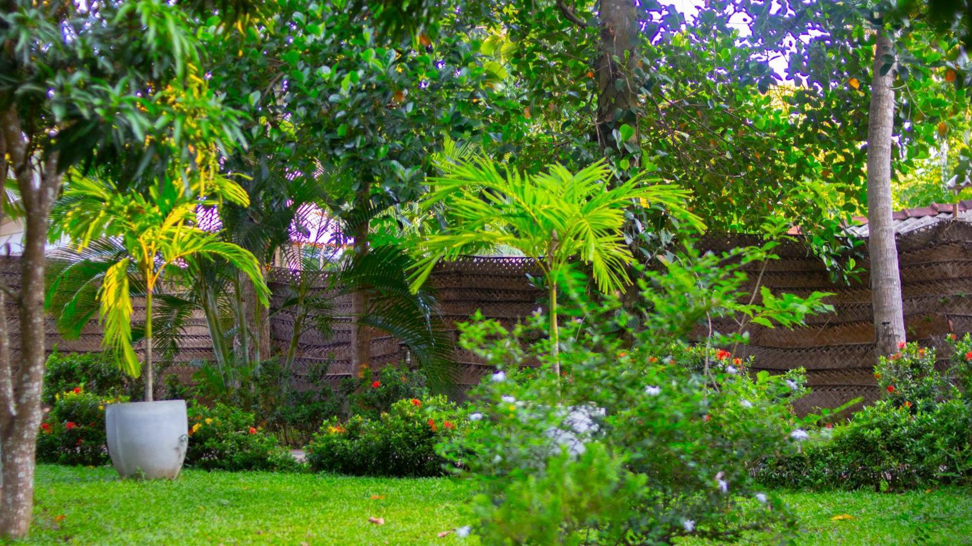 Yala Safari River View Hotel Tissamaharama Exteriör bild
