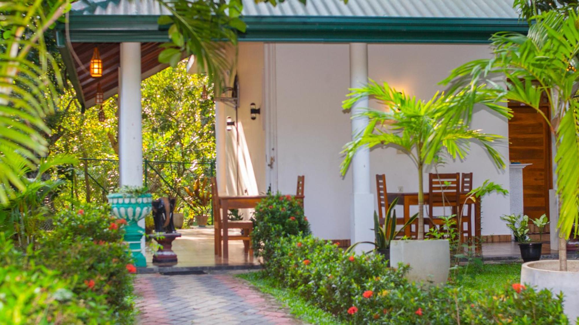 Yala Safari River View Hotel Tissamaharama Exteriör bild